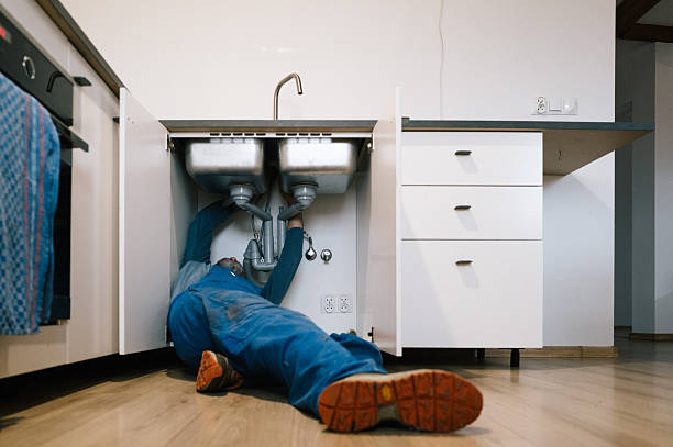 Professional Emergency Plumber technician working in Llano, CA